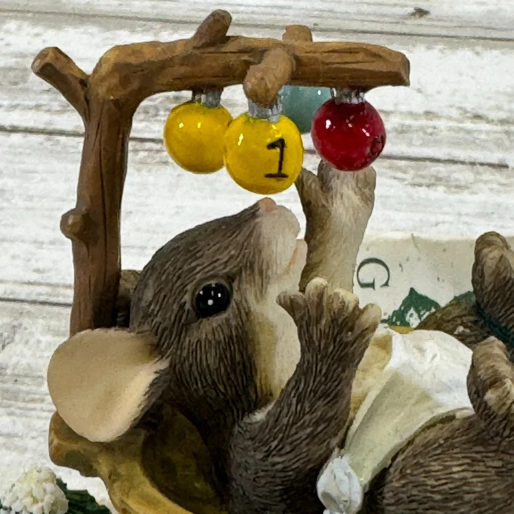 Charming Tails‎ Squashville Baby's 1st Christmas Baby Crib Mouse Figurine 87/705